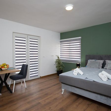 On Point Apartment Mostar Bagian luar foto