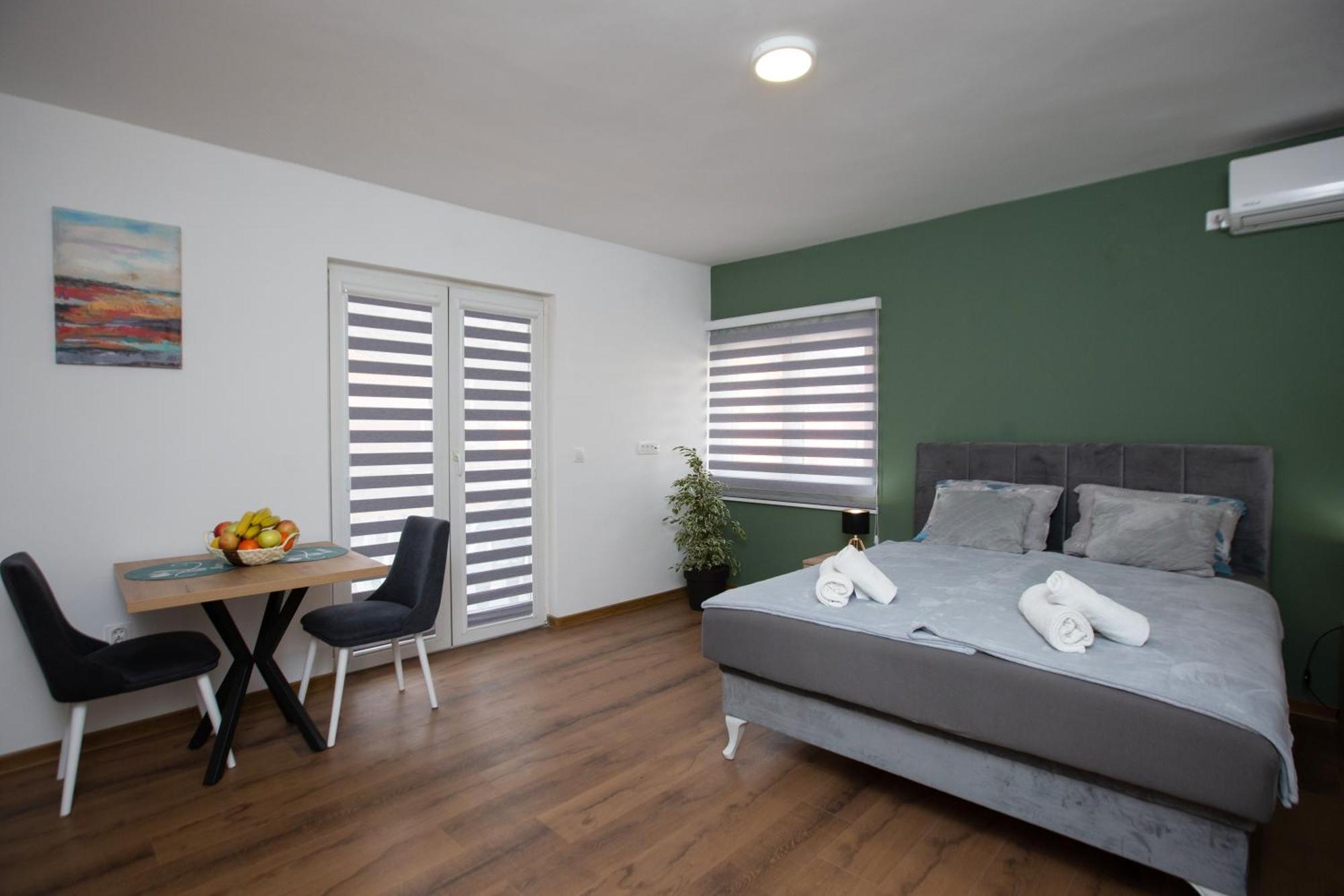 On Point Apartment Mostar Bagian luar foto