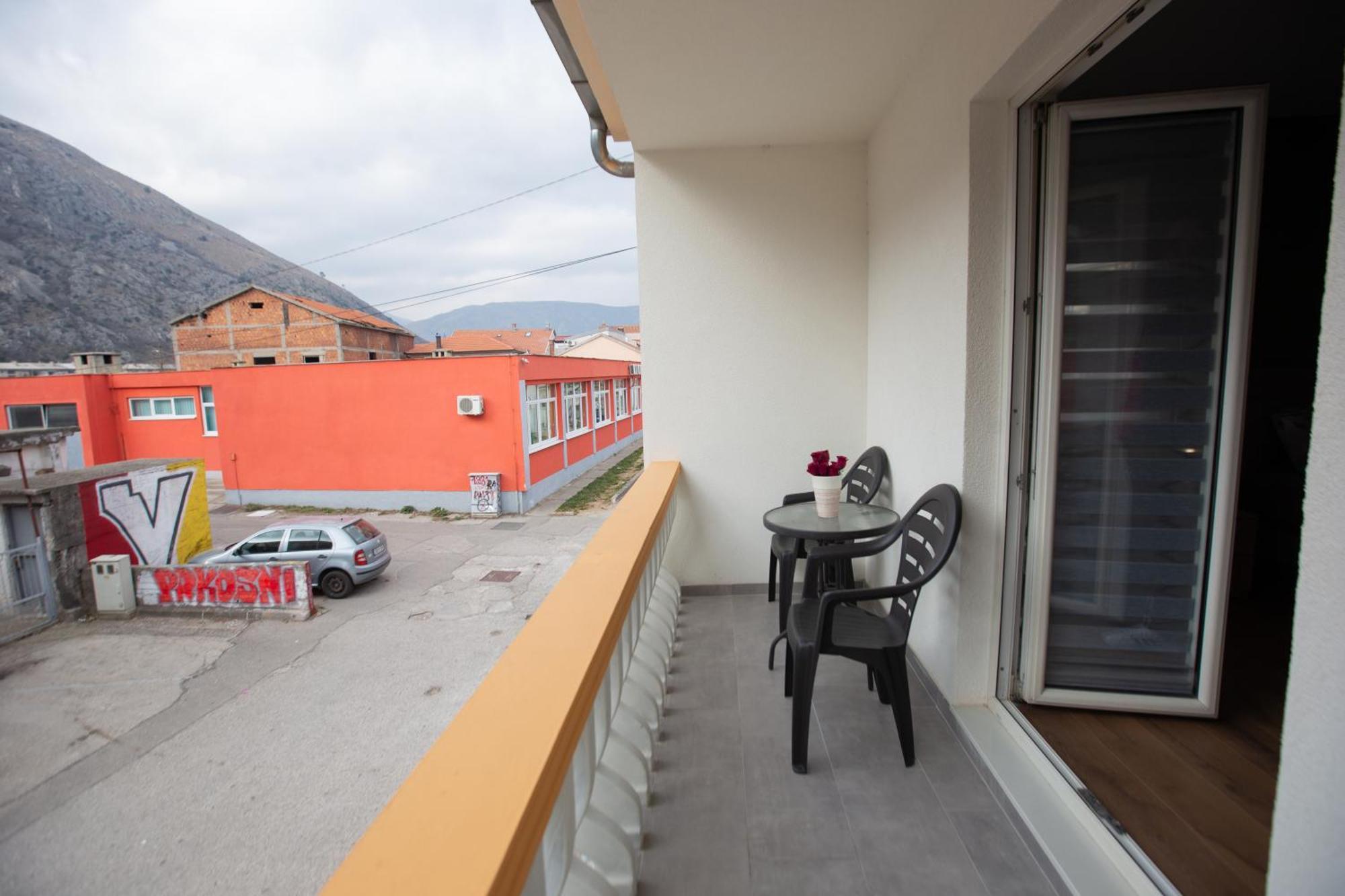 On Point Apartment Mostar Bagian luar foto