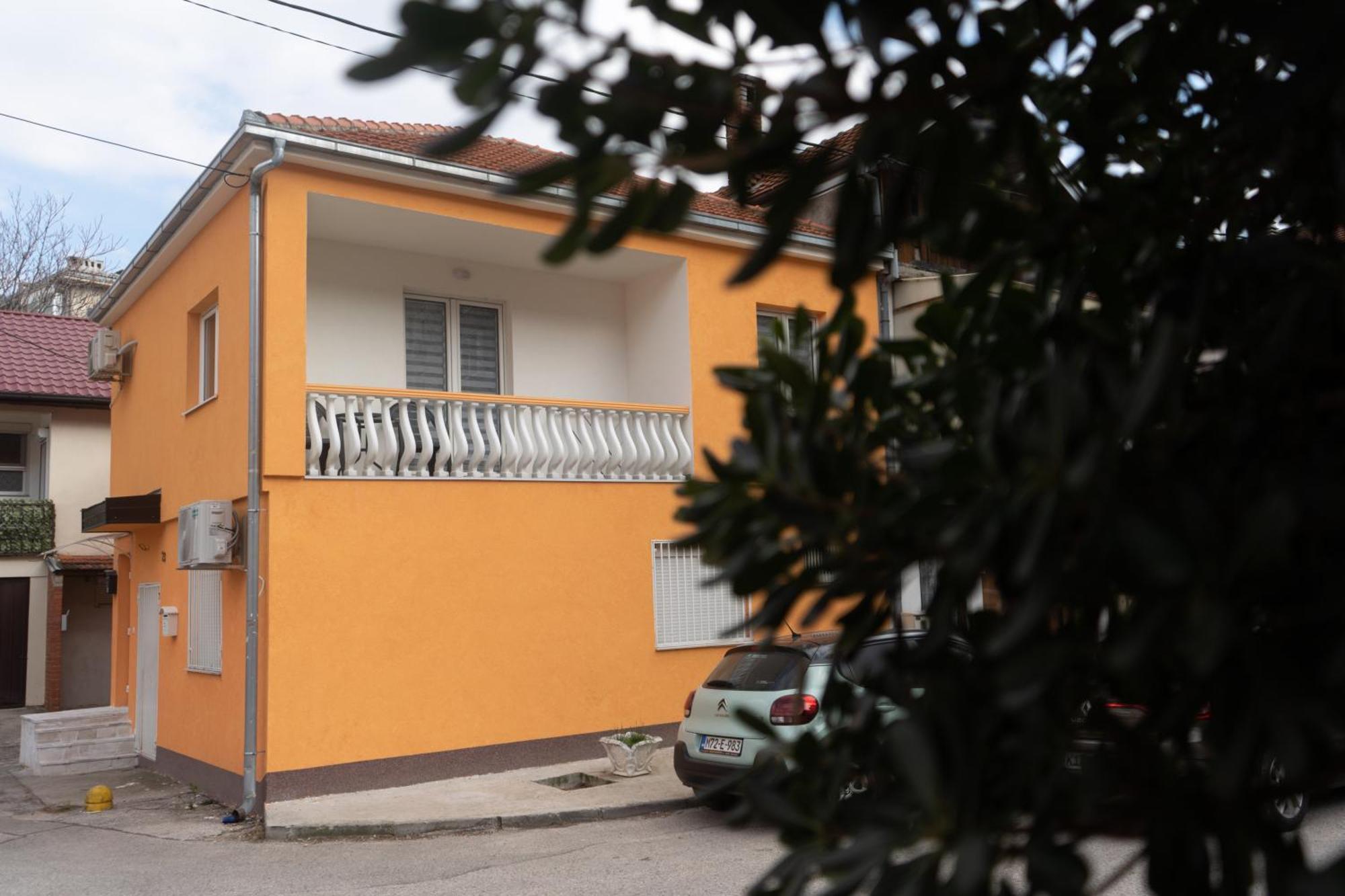 On Point Apartment Mostar Bagian luar foto