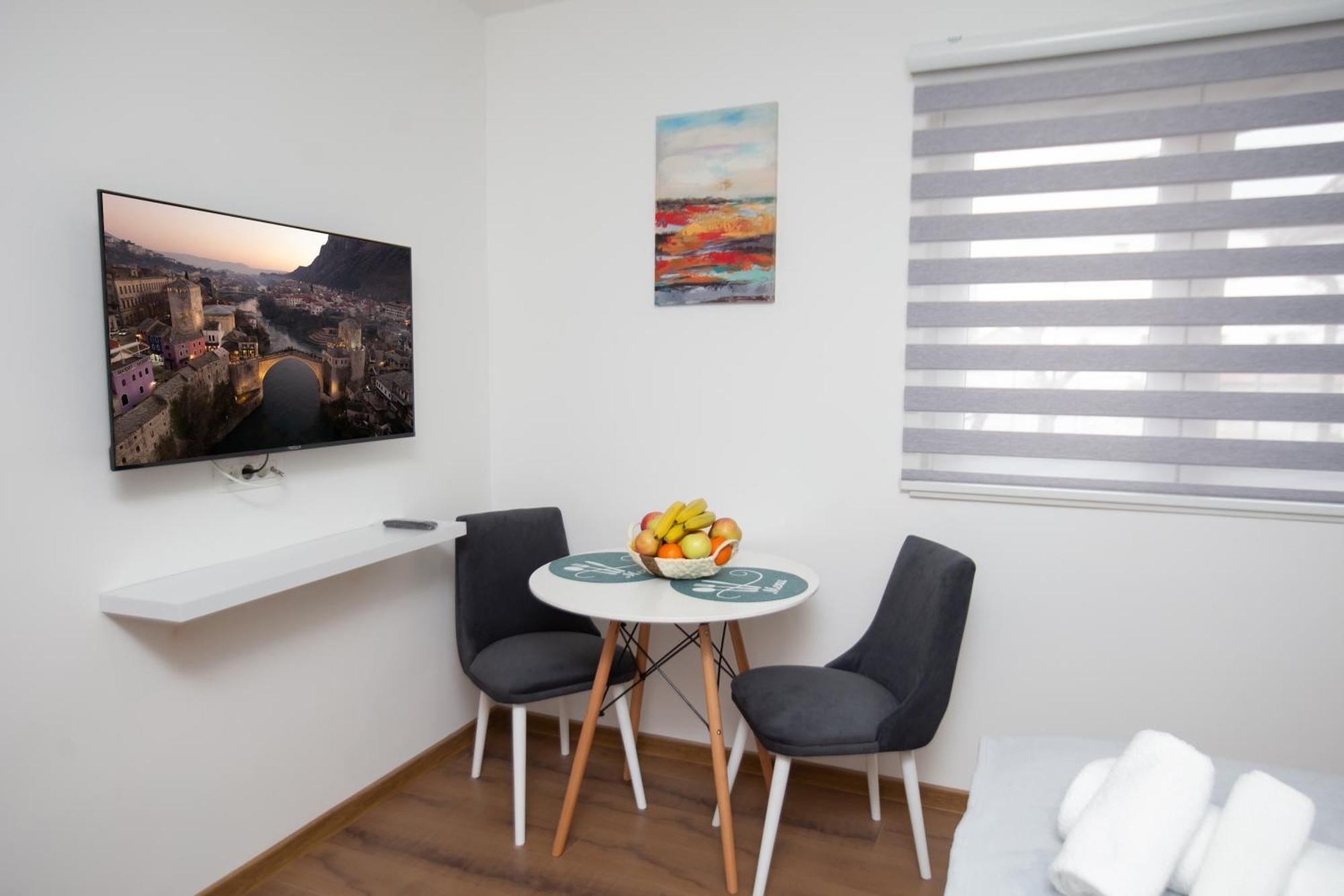 On Point Apartment Mostar Bagian luar foto