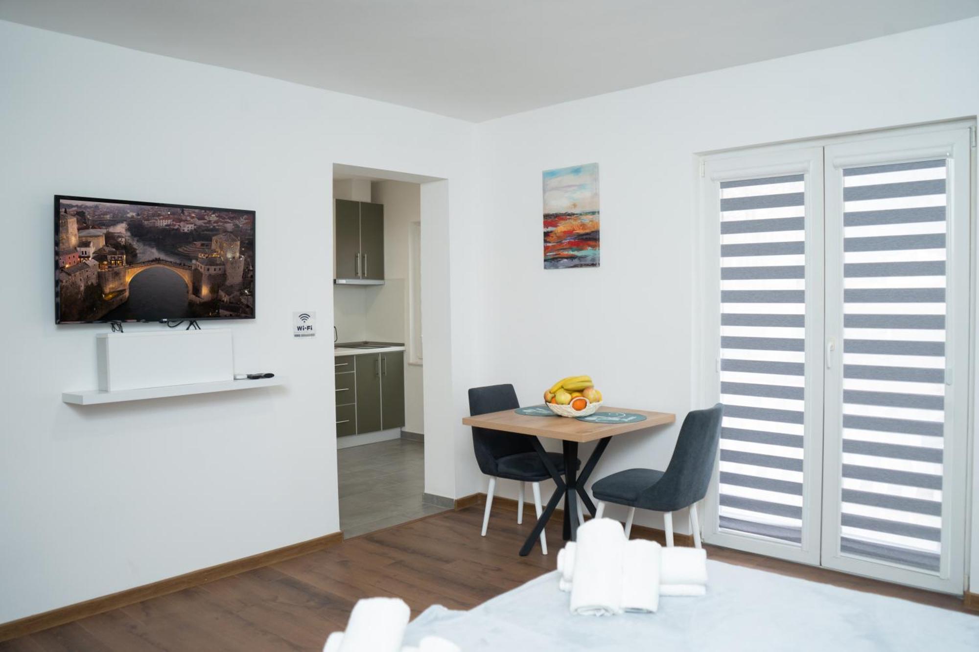 On Point Apartment Mostar Bagian luar foto