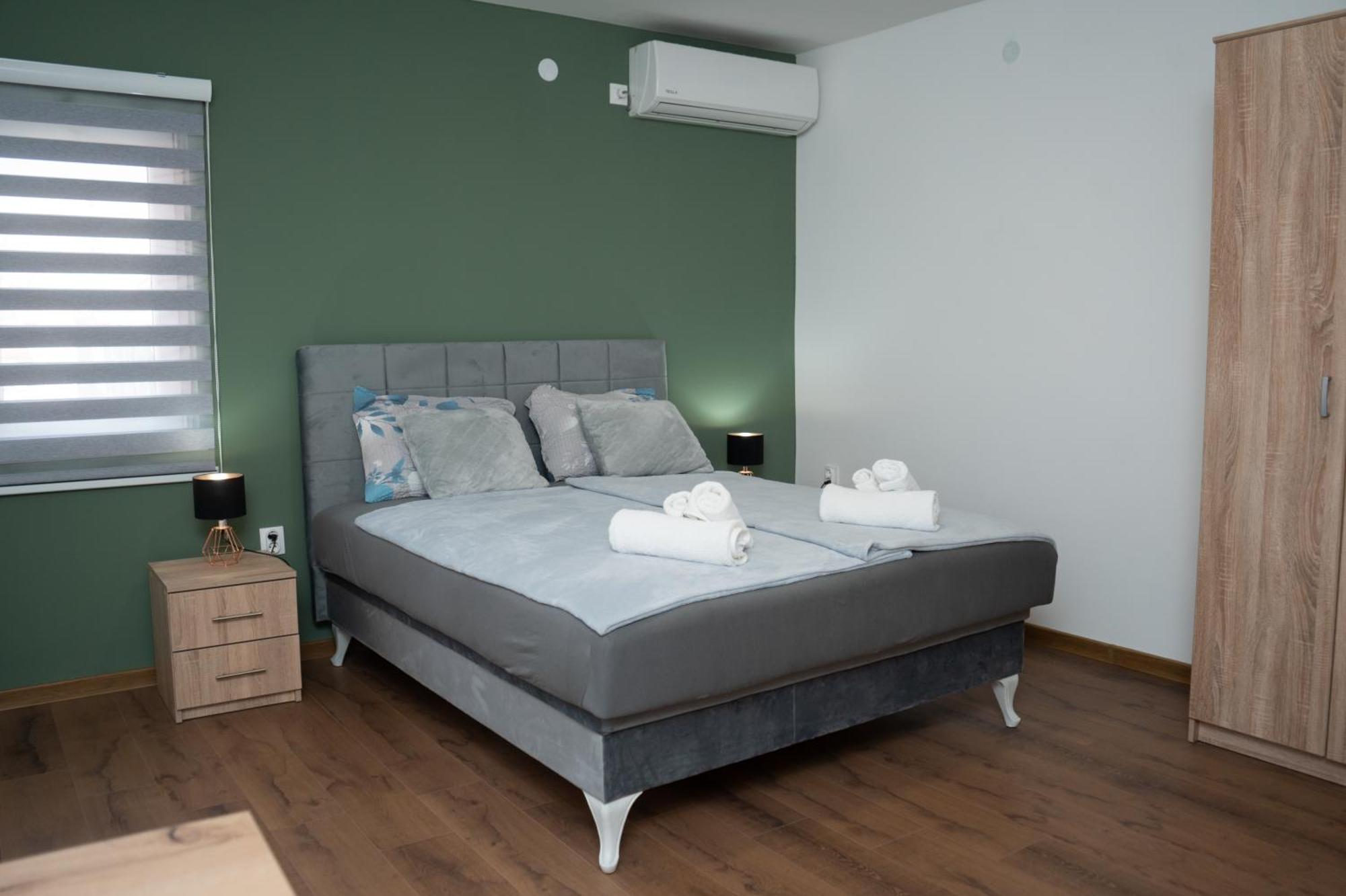 On Point Apartment Mostar Bagian luar foto