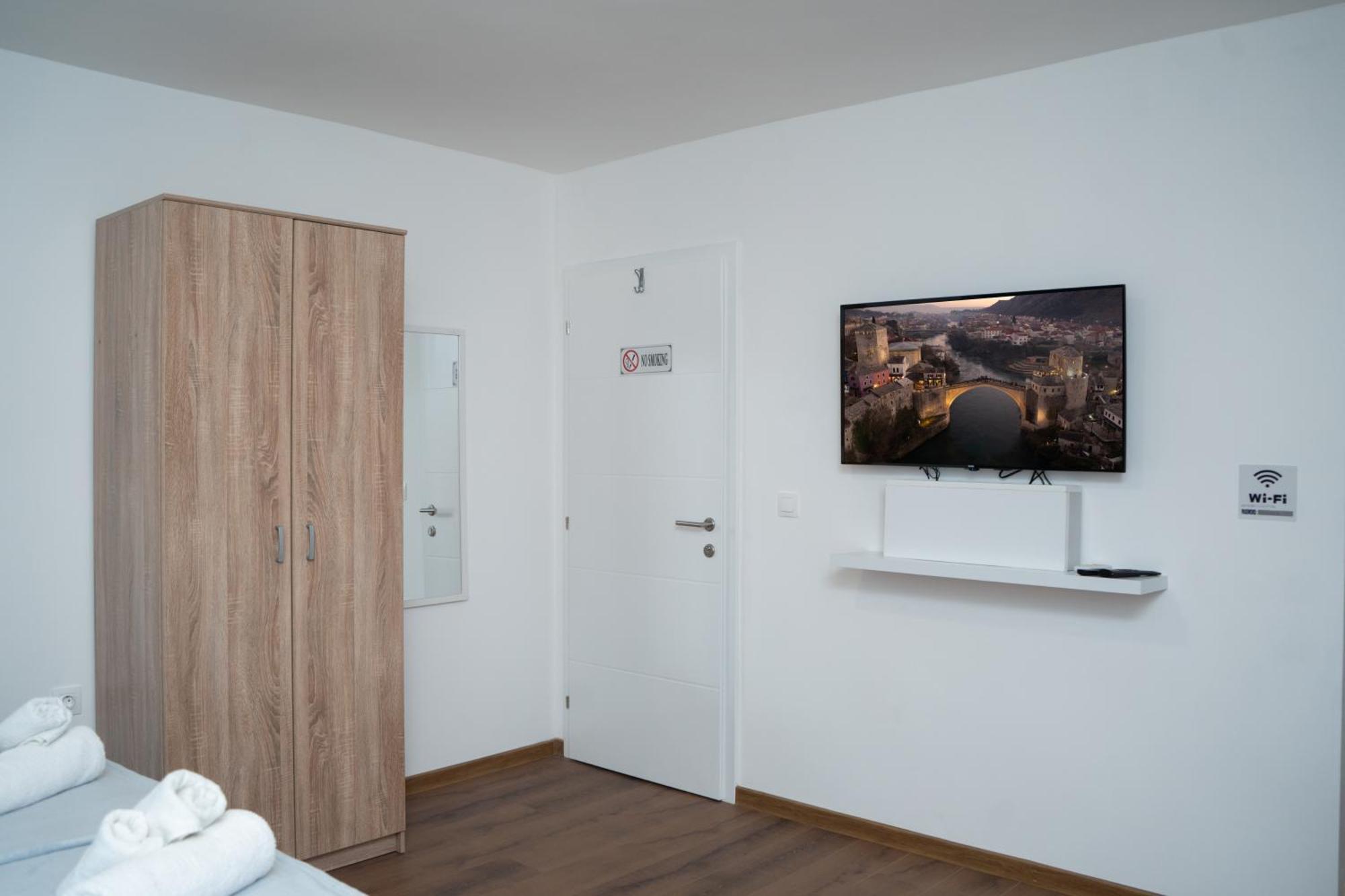 On Point Apartment Mostar Bagian luar foto