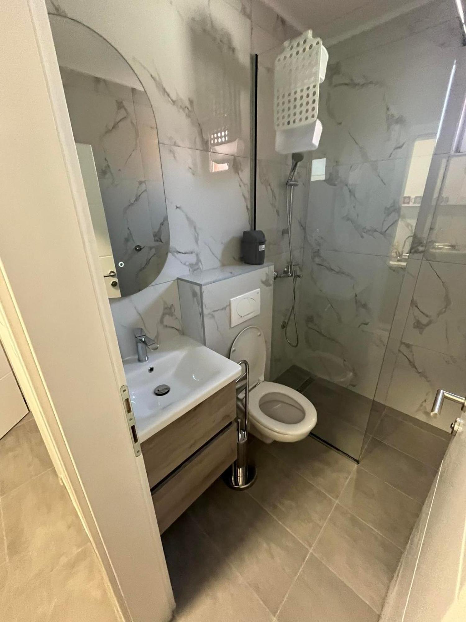 On Point Apartment Mostar Bagian luar foto