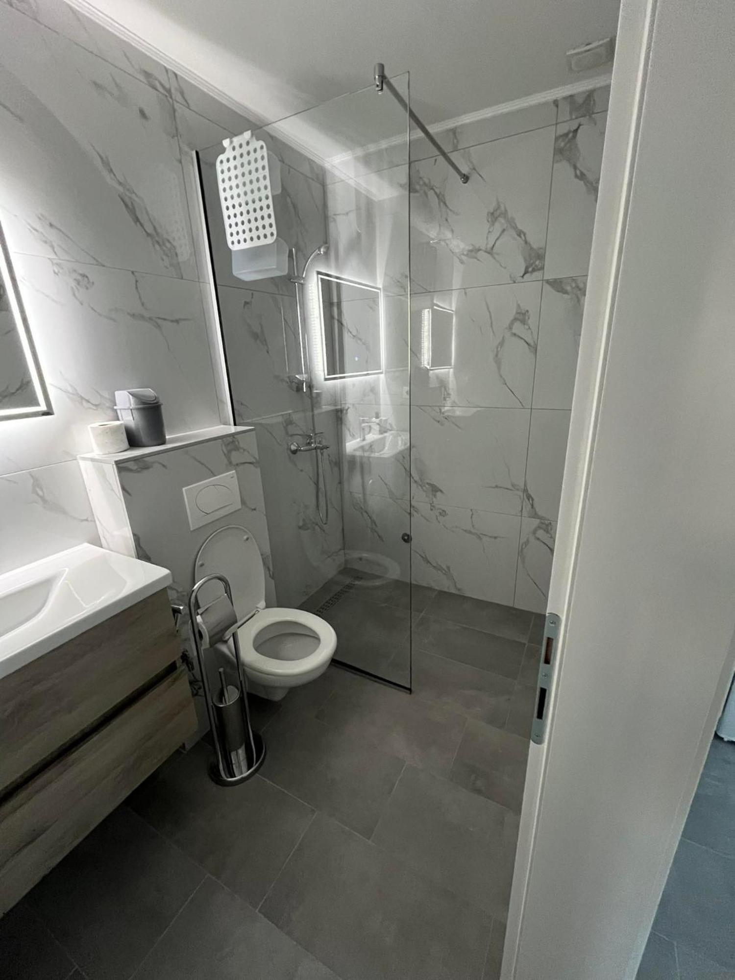 On Point Apartment Mostar Bagian luar foto